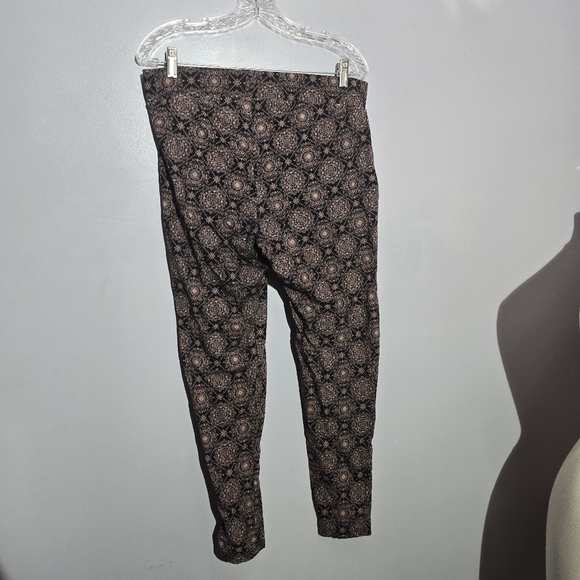 **3/20 torrid black and brown graphic leggings plus size 2 - Picture 2 of 4